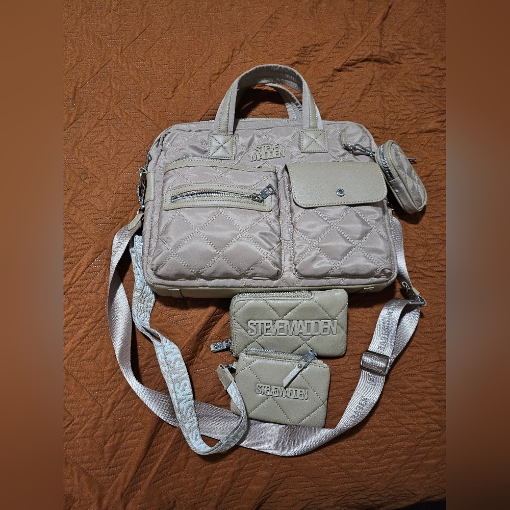 Steve Madden quilted laptop tote bag And Quilted Wristlet ✨️